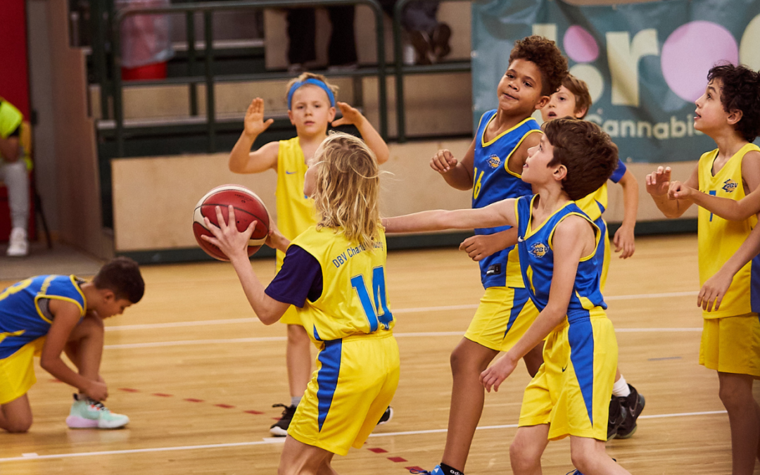 Großes Halbzeit-Event für die Jüngsten: DBV Charlottenburgs U9-Teams beim ProB-Spiel der Berlin Braves 2000