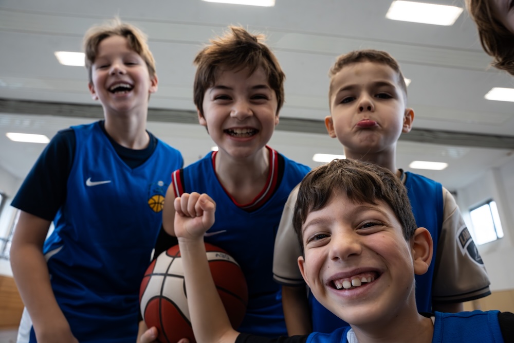 Kinder im Feriencamp Basketball